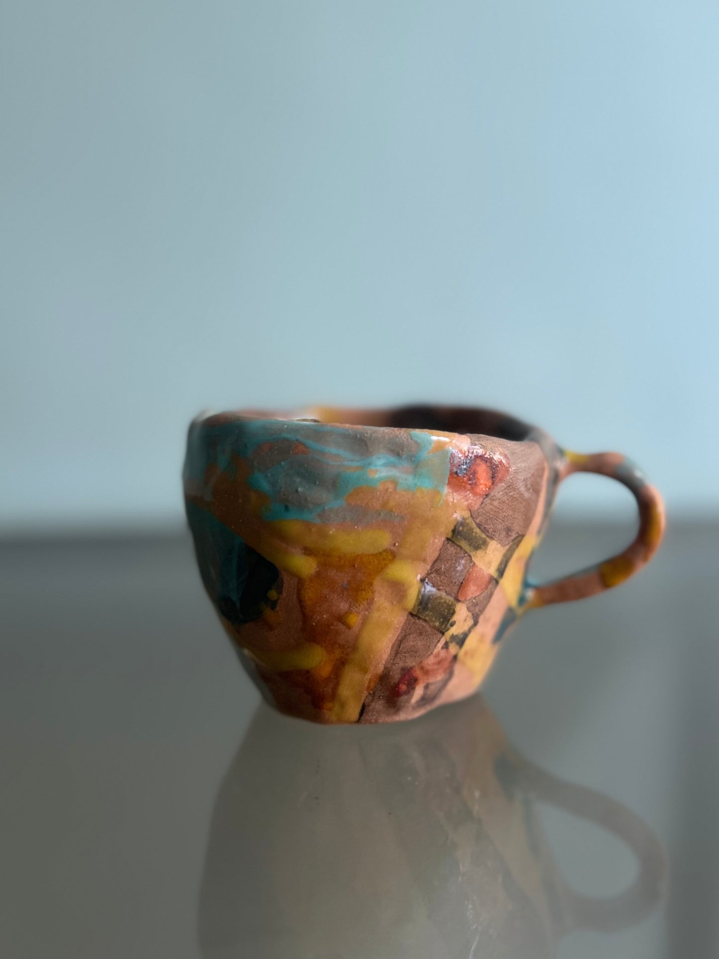 tazzina con colature di smalti